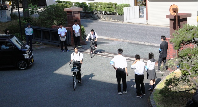 朝の声かけ運動